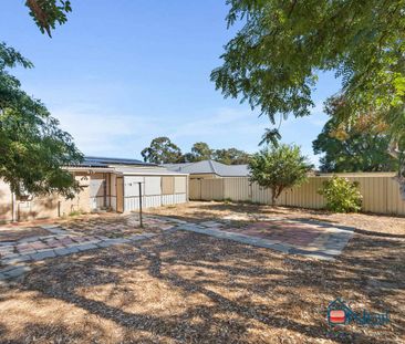KELMSCOTT - 3x1 - TIDY HOME WITH LARGE BACKYARD - Photo 3