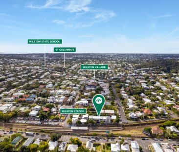 3 level townhouse with city views - Photo 6