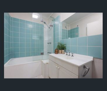 4/2315 Gold Coast Highway, Mermaid Beach, Qld 4218 - Photo 2