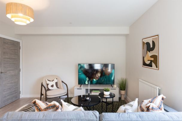 Casa, Vista Park, Glasgow, G33 - Photo 1