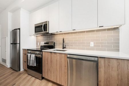 The Monterey - Photo 2