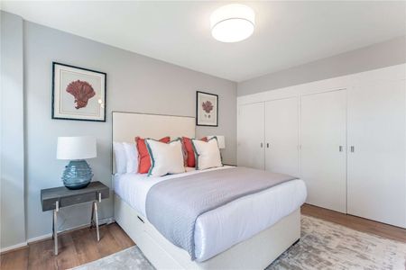 Large studio apartment with separate kitchen and good storage in well maintained building in the heart of Victoria. - Photo 4