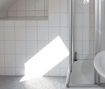 - Dachgeschosswohnung über 2 Etagen mit Balkon und Parkett – 2 Bäder - Foto 3