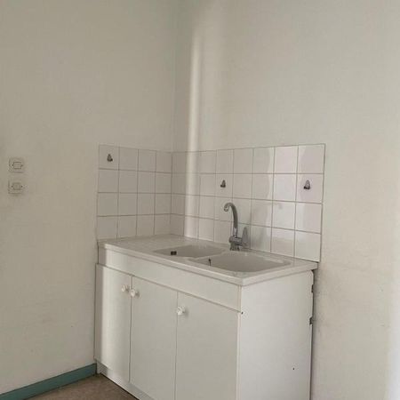 Location Appartement 3 pièces 69m² VALLON PONT D ARC 07150 - Photo 4