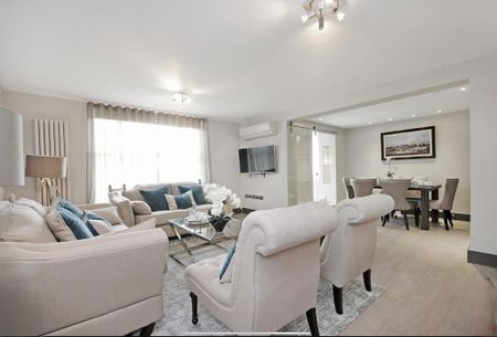 3 bedroom flat to rent - Photo 4