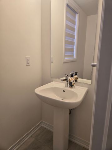 For Lease - 40 Lemon Avenue, Thorold, Ontario - Photo 3