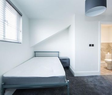 6 bedroom house to rent - Photo 1