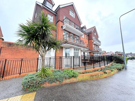 A 2 Bedroom Flat Instruction to Let in Bexhill-on-Sea - Photo 3