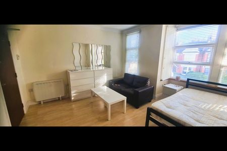 Studio Flat, New Southgate, N11 - Photo 4