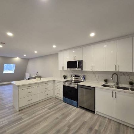 3 bdrm 2 bthrm Roncesvalles - Photo 3