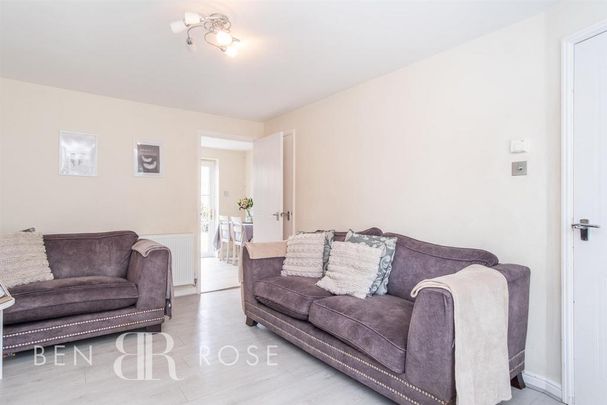 2 bedroom end of terrace house to rent - Photo 1