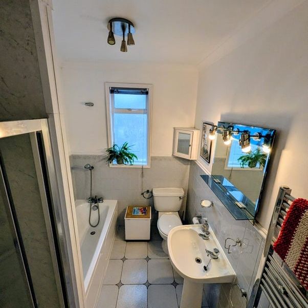 Room in a Shared House, London, SW2 - Photo 1
