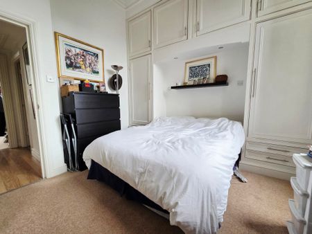 First Floor Flat - Photo 3