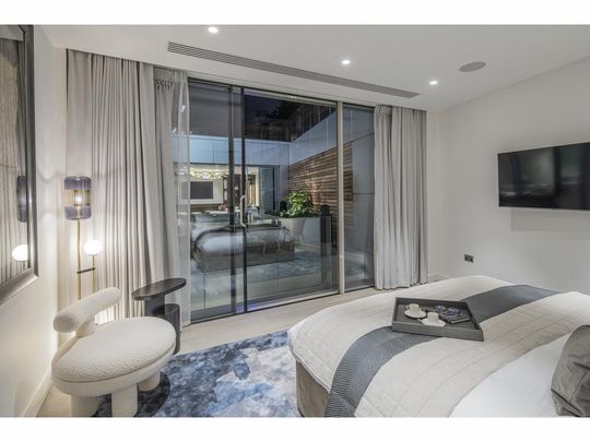 5 bedroom detached house to rent - Photo 1