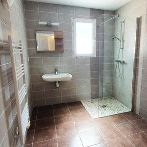 Location Appartement 1 pièce 36m² SIX FOURS LES PLAGES 83140 - Photo 3