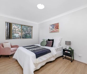 Spacious Two (2) Bed Unit - heart of Beverly Hills - Photo 5