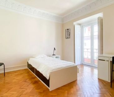 Rooms for rent in 5-bedroom apartment in Campo Pequeno - Foto 2
