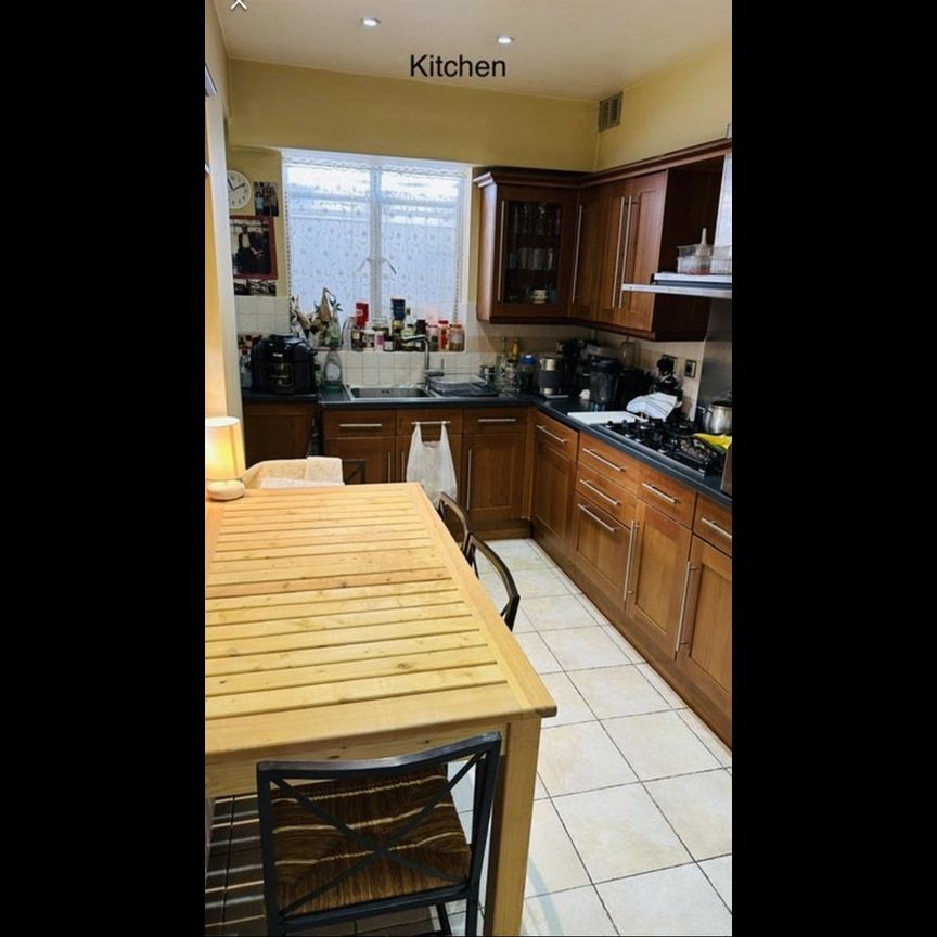 Room in a Shared House, Links Avenue, SM4 - Photo 1