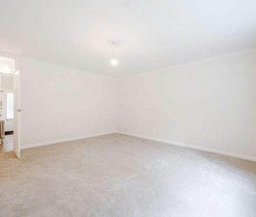 Old Heath Road, Weybridge, Surrey, KT13 - Photo 2