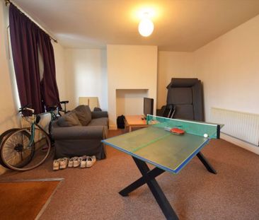 3 bedroom House in Bankfield Terrace, Leeds - Photo 5