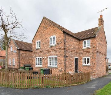 2 bedroom end of terrace house to rent - Photo 1