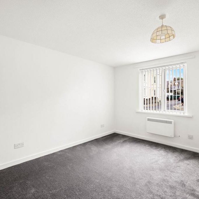 2 bedroom ground floor flat to rent - Photo 1