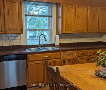 Detached Home For Lease | W9256844 - Photo 5