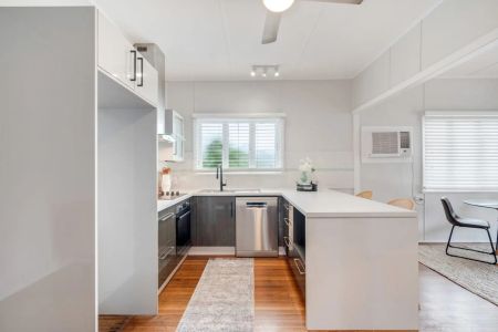 Timeless Charm with Modern Comfort - Castle Hill Views - Photo 3