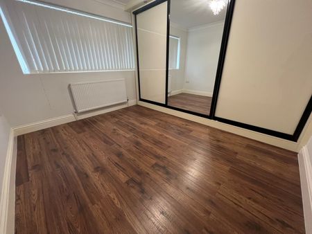 Nursery Gardens, Staines - 3 bedrooms Property for lettings - Seymours - Photo 4