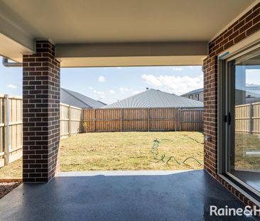 Near new ultra modern duplex - Photo 4