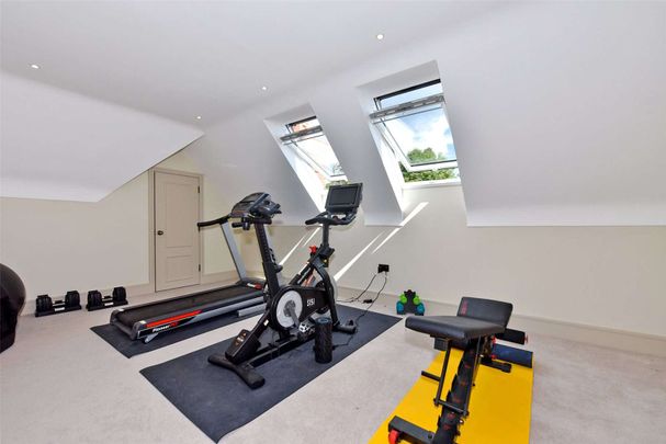 A stunning family home in a sought after location - Photo 1