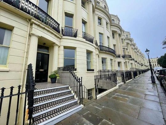 Brunswick Square, Hove, BN3 - Photo 1