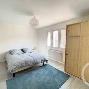 Location Appartement 3 pièces 52m² CHAMALIERES 63400 - Photo 3