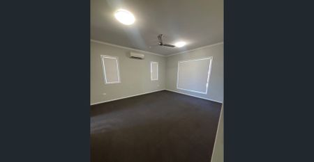 Modern 4-Bedroom Home with Study - Photo 3