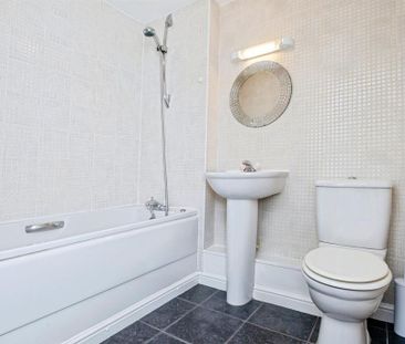 2 bedroom ground floor flat to rent - Photo 4