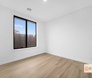 Luxury Living at Its Finest - 8/6 Blake Court, Truganina! - Photo 1