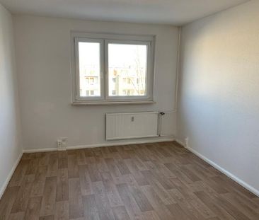 schöne 3-R-Whg mit Balkon und neuer Einbauküche - Photo 2