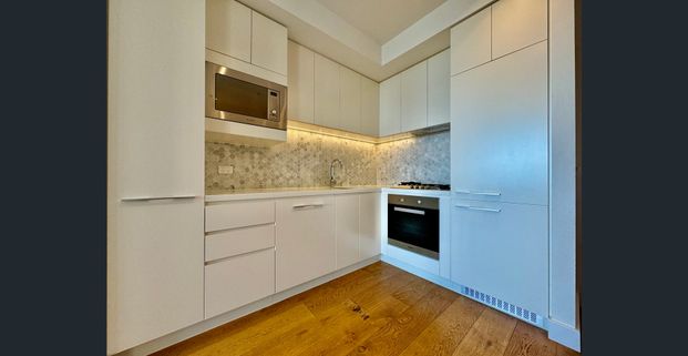 Modern 2‑Bedroom Luxury Apartment in Box Hill - Photo 1