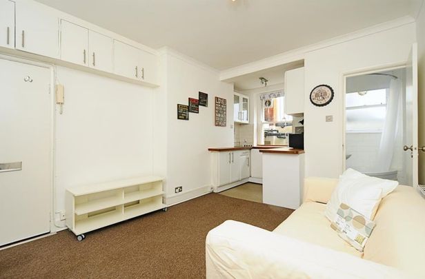 Chiswick Road - Photo 1