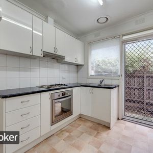 2 BEDROOM UNIT - WALKING TO SANDOWN STATION - Photo 2
