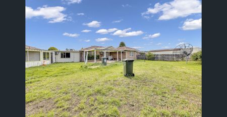 Newly Renovated-Close to Craigieburn Station! - Photo 2