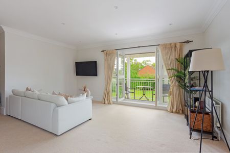 Queensborough House North, 16 Oatlands Chase, Weybridge, KT13 flat to rent - Photo 2