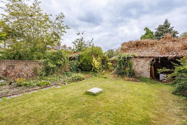 1 bedroom ground floor flat to rent - Photo 1