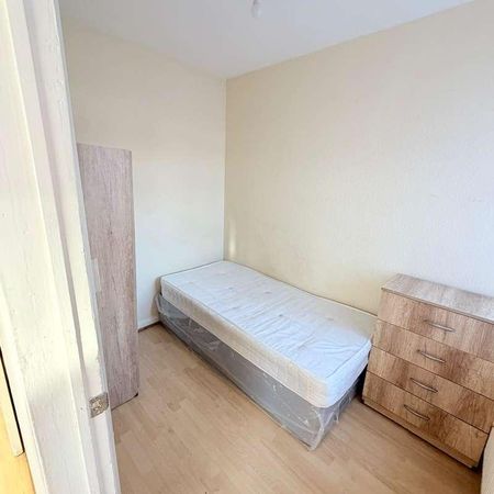 Balfour Road, Southall, UB2 - Photo 4