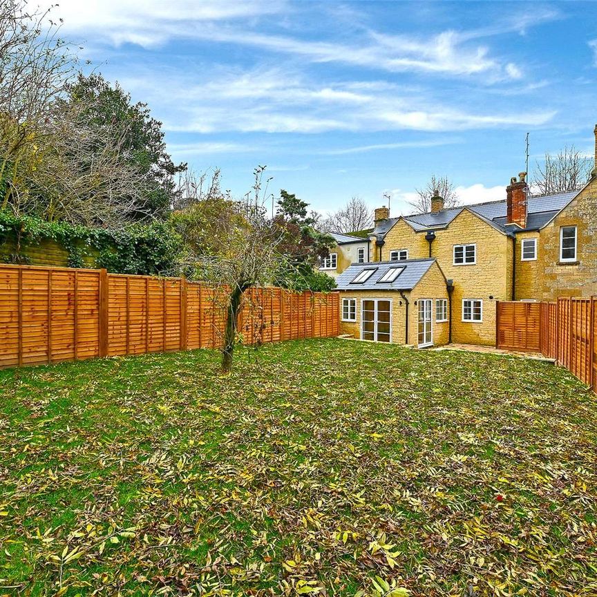 A beautfiully restored four bedroom Cottage - Photo 1