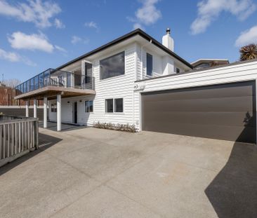 Newly fully renovated and reclad two-story family home - Photo 2