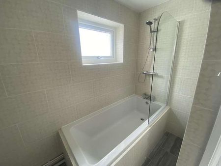 Ffald Road, Pyle, Bridgend, CF33 - Photo 2