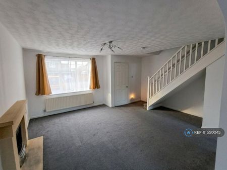 3 bedroom semi-detached house to rent - Photo 2