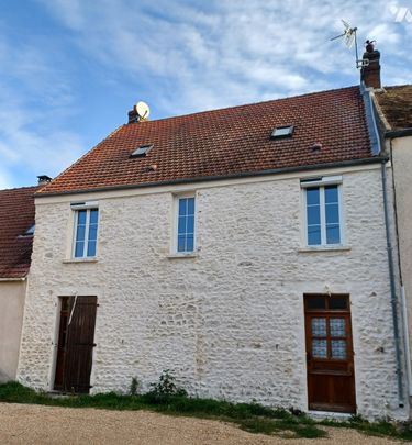 A 2 pas des commerces et à proximité de la gare de Bréval. Appartement de 2 pièces en duplex. - Photo 1