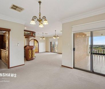 Huge Multi-Gen Family Haven - Photo 2